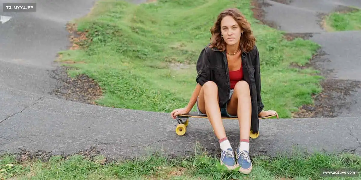 米兰官网哑铃举起的不只是重量，更是对自己的承诺！🏋️♀️💫